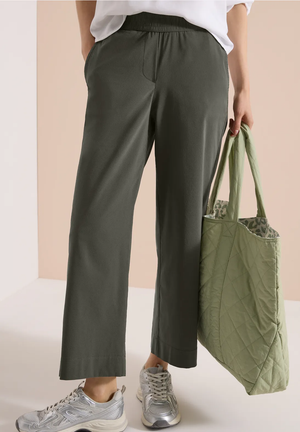 Broek D. Kaki