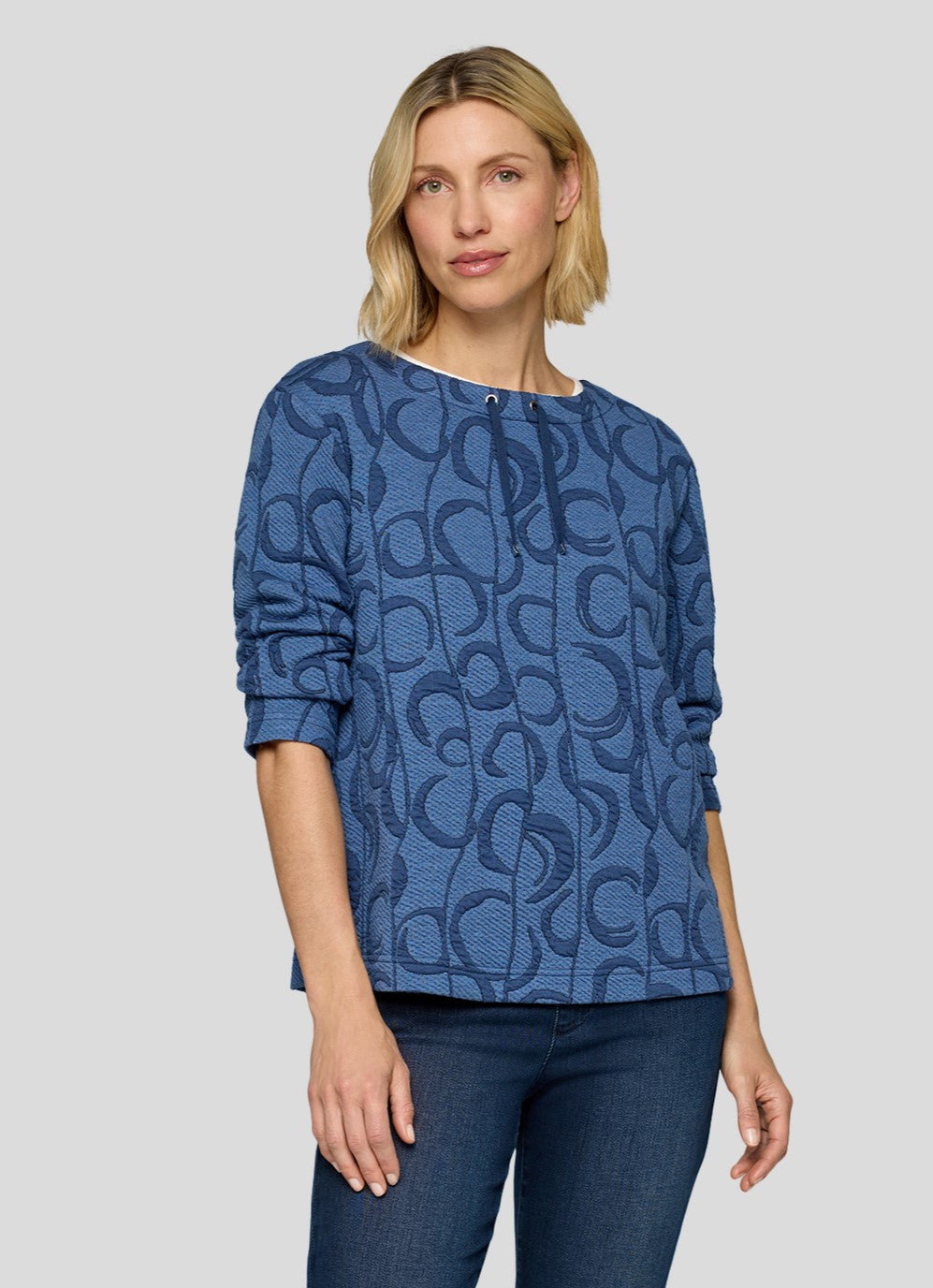 T-Shirt D. Jeans