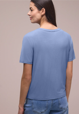 T-Shirt L. Jeans